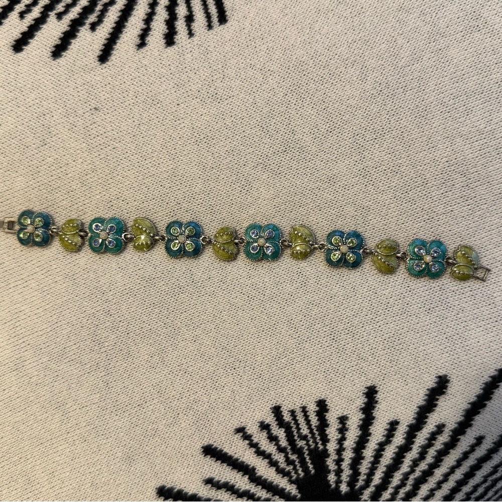 Vintage Signed Monet Bracelet - Picture 2 of 6